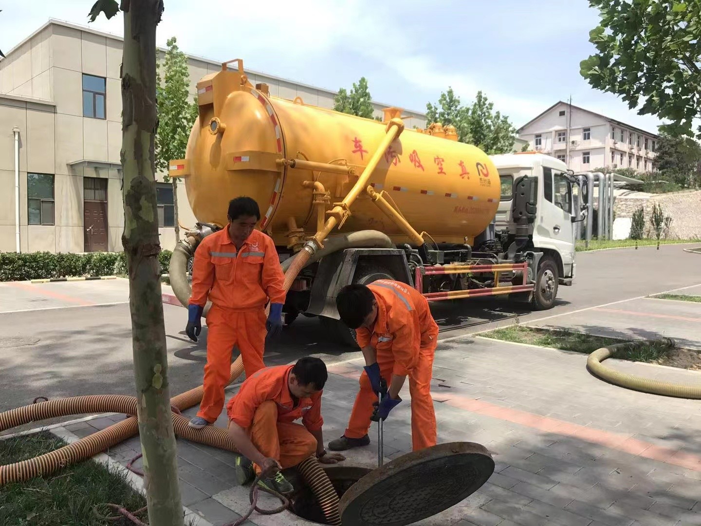 色达化粪池清理与5-8吨吸粪车施工效率分析